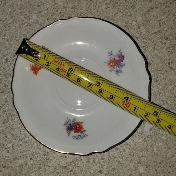 Beautiful DAINTY FLOWER TEACUP & SAUCER - Picture 4 of 8